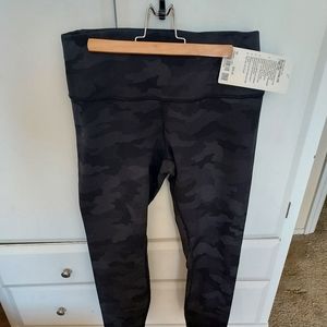 Size 10 lululemon wunder under
